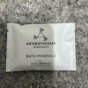 NWT BATH MINERALS - FREE WHEN ADDED TO BUNDLE OF $10 or more!